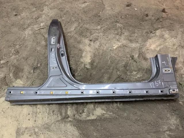 Стійка центральна, права 714024RB00 HYUNDAI