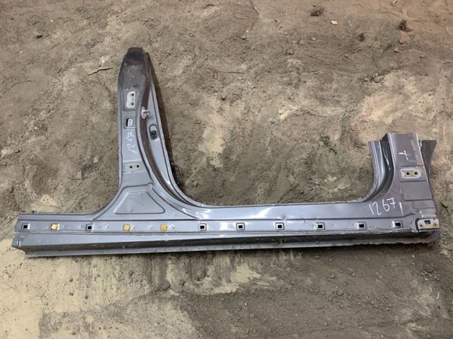 Стійка центральна, права 714024RB00 HYUNDAI