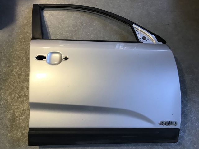 Пасажирські передні двері 760042P010 HYUNDAI