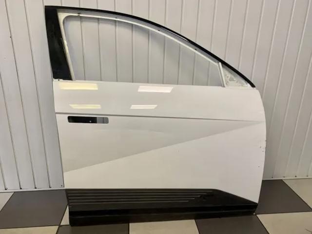 Пасажирські передні двері 76004GI000 HYUNDAI