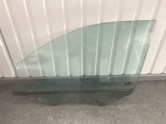 Скло водійських дверей 824112P000 HYUNDAI