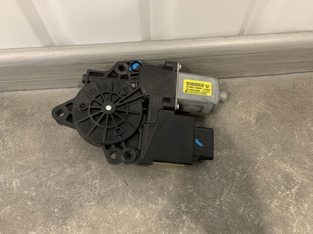 Мотор склопідйомника дверей передніх, правих 824602W020 HYUNDAI