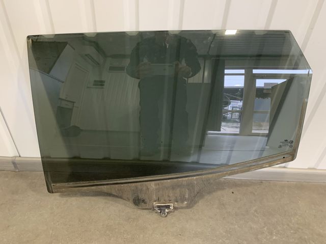 Скло задньої двері лівої 834102W020 HYUNDAI