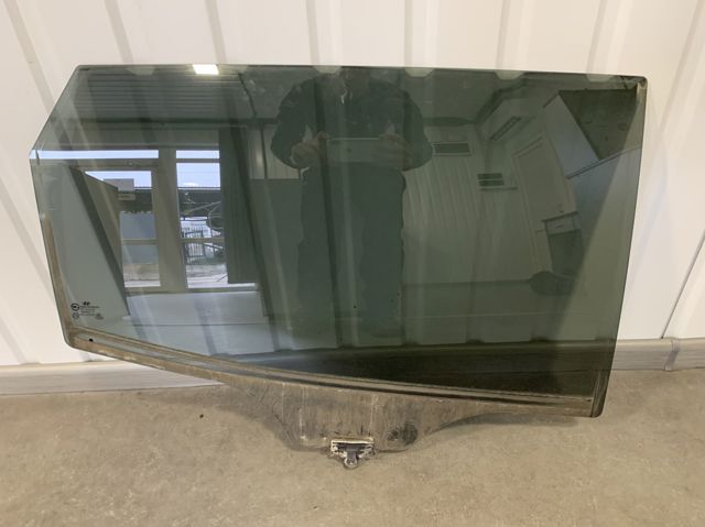 Скло задніх дверей, правих 834202W020 HYUNDAI