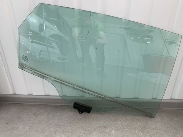 Скло заднє праве 83420D4010 HYUNDAI