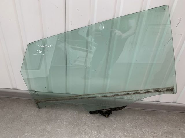 Скло заднє праве 83420D7000 HYUNDAI