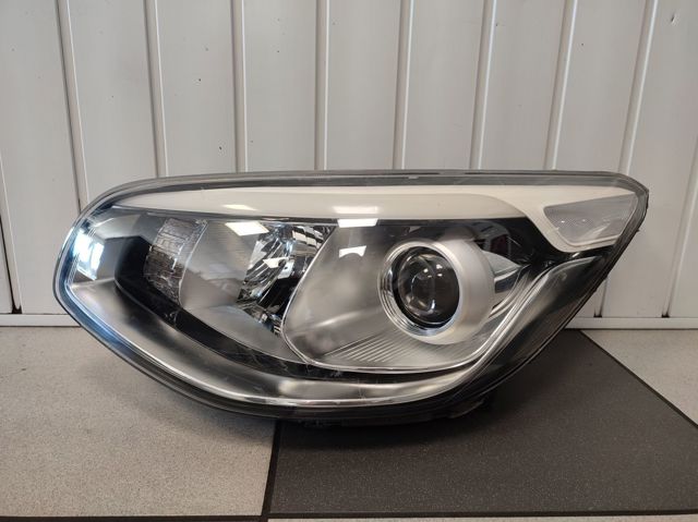 Фара дальнього світла в зборі 92101B2050 HYUNDAI