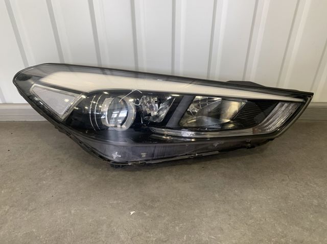 Фара правая 92102D7100 HYUNDAI