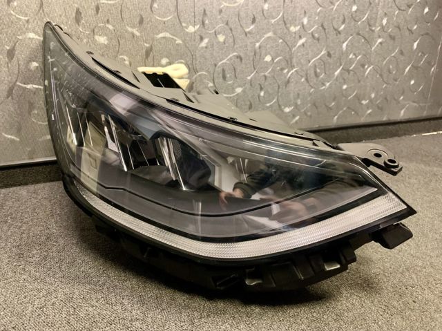 Фара передня права 92102L0100 HYUNDAI