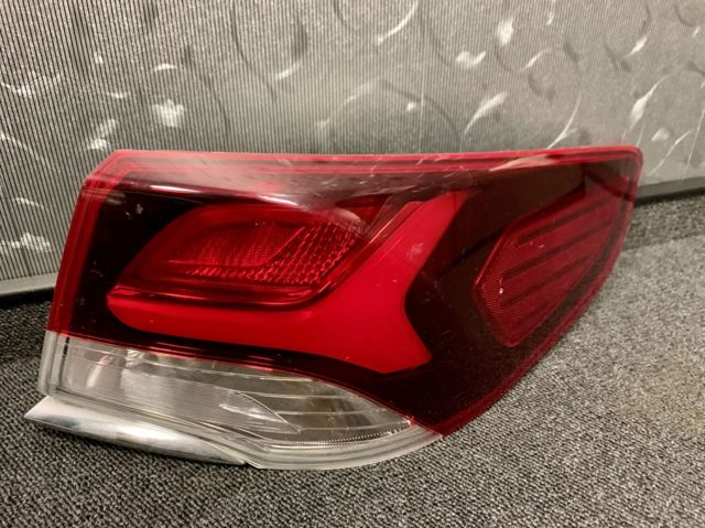Задній правий зовнішній ліхтар 92402C1600 HYUNDAI