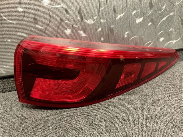 Задній правий зовнішній ліхтар 92402D9010 HYUNDAI