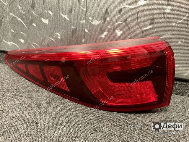 Задній правий зовнішній ліхтар 92402F1000 HYUNDAI