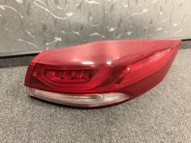 Задній правий стоп 92402F2100 HYUNDAI