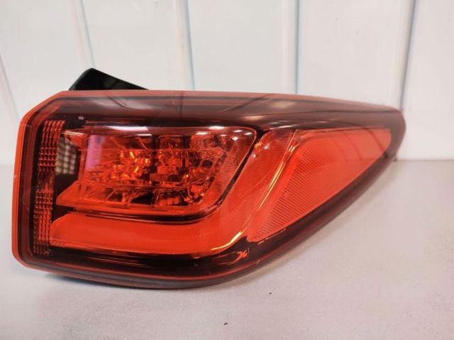 Задній правий зовнішній ліхтар 92402J9110 HYUNDAI