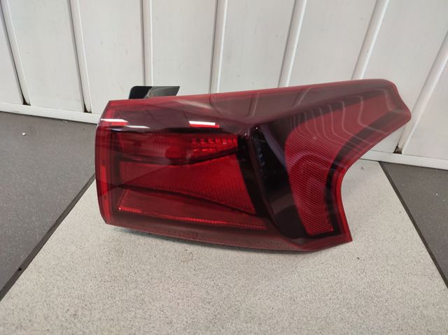 Фара задня права зовнішня 92402S1000 HYUNDAI
