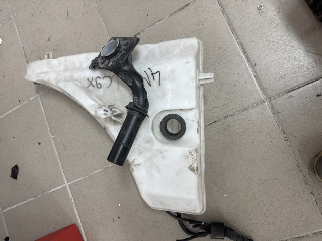 Бачок склоомивача 4M0955453C VAG