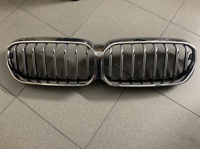 Решітка радіатора 51129852283 BMW