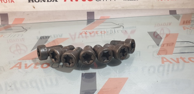 Болт кріплення маховика 1120A156 MITSUBISHI
