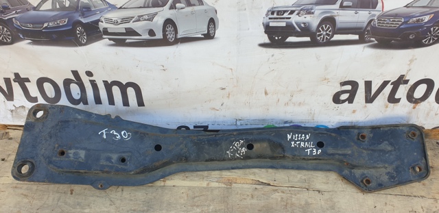 Балка кріплення двигуна 112408H300 NISSAN