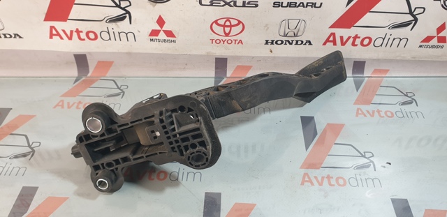 Підаль газу 1600A115 MITSUBISHI