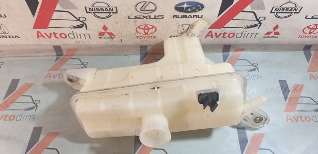 Водяний бачок системи охолодження 1647026121 TOYOTA