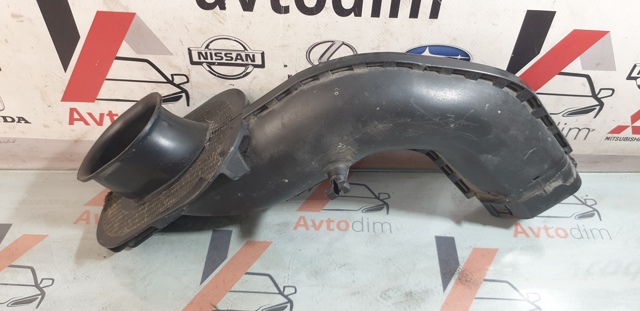 Патрубок повітряний, вхід повітряного фільтра 16554EB300 NISSAN