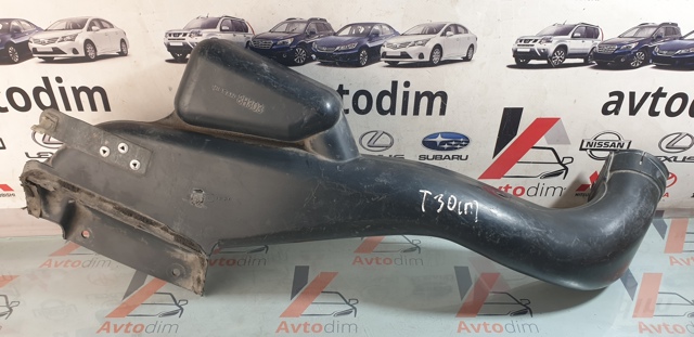Повітроприймач 165568H303 NISSAN