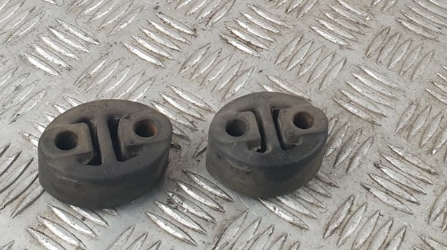 Кронштейн кріплення глушника 1756522040 TOYOTA