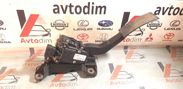 Педаль акселератора 18002EB400 NISSAN