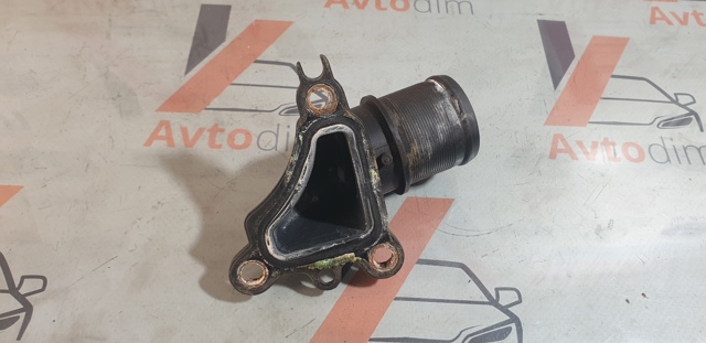 Фланець системи охолодження (трійник) 2133500Q0A NISSAN