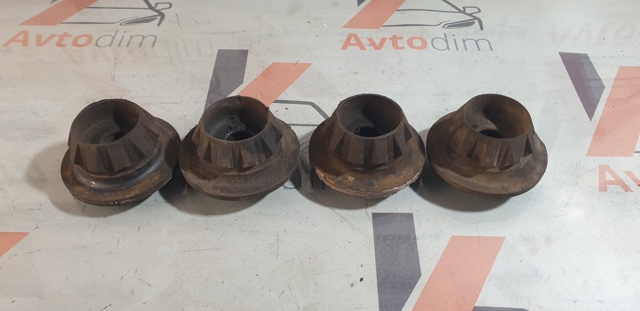 Кронштейн/подушка кріплення радіатора, нижній 21507BU000 NISSAN