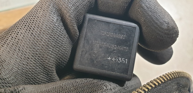 Реле компресора пневмопідвіски 25232AA090 SUBARU