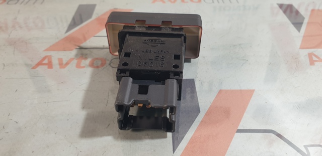 Кнопка аварійної сигналізації 25290JG000 NISSAN