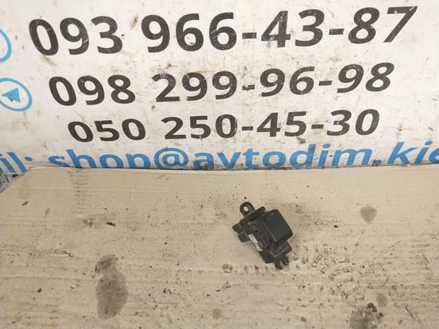 Кнопка підйомника переднього правого скла 25411ED03A NISSAN