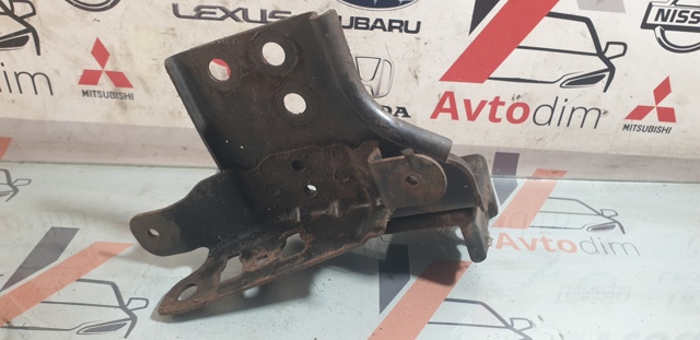 Кріплення фари передньої, правої 26040EB500 NISSAN