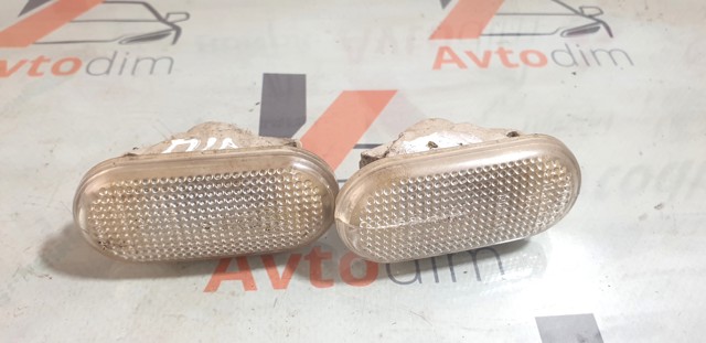 Повторювач повороту на крилі 26160AX001 NISSAN