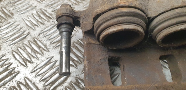 Супорт гальмівний, передній, правий 26292AG041 SUBARU