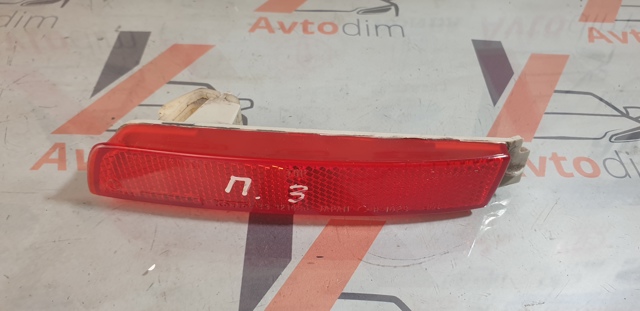 Катафот (відбивач) заднього бампера, правий 265605C000 NISSAN