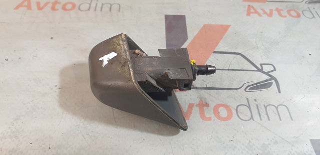 Форсунка омивача фари передньої, правої 28641EB300 NISSAN