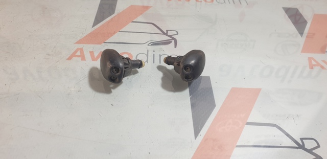 Форсунка омивача скла лобового, права 289308H910 NISSAN
