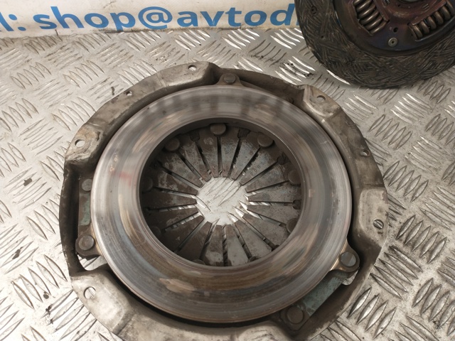 Натискний диск зчеплення 30210AA590 SUBARU