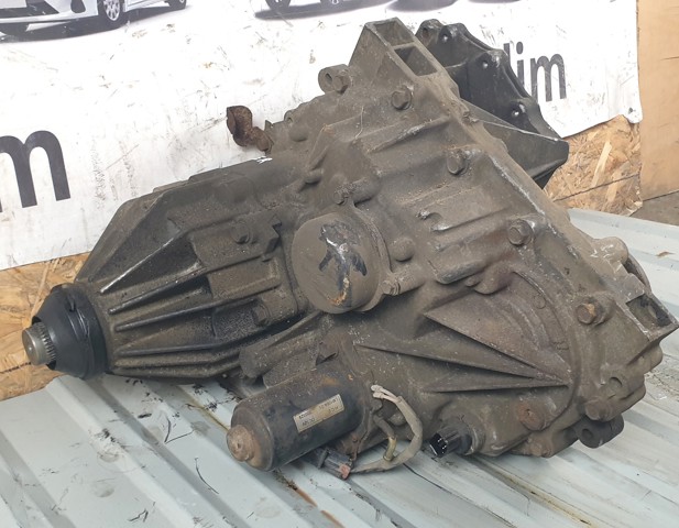 Роздавальна коробка 331007S110 NISSAN