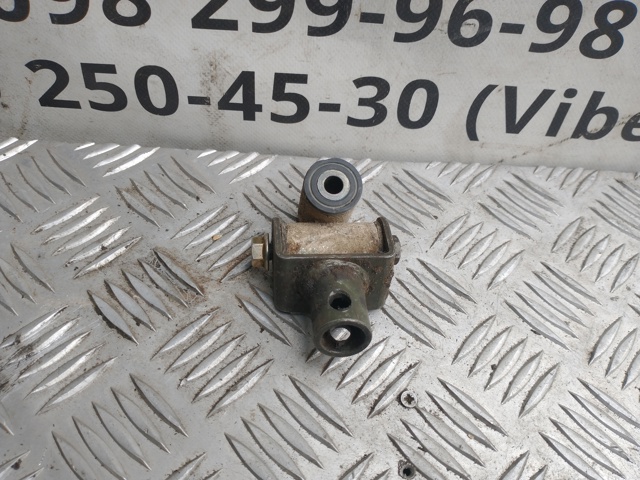 Кронштейн куліси КПП 35046AG000 SUBARU