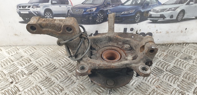 Цапфа - поворотний кулак передній, правий 40014JG000 NISSAN