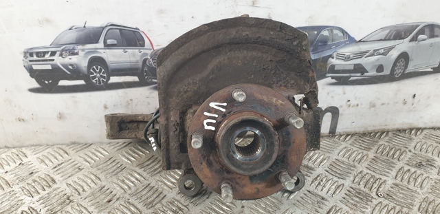 Кулак поворотний передній лівий 40015JG000 NISSAN