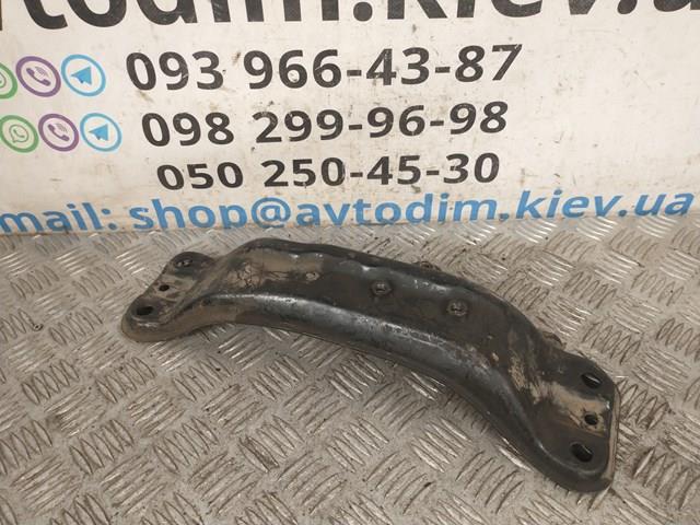 Кріплення кпп 41011AE100 SUBARU