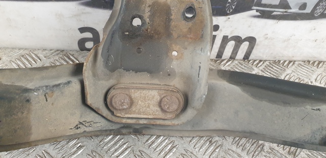 Підрамник двигуна 41011AG040 SUBARU