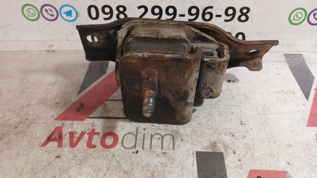 Кронштейн подушки (опори) двигуна, правої 41031FA080 SUBARU