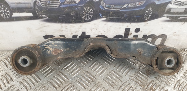 Кронштейн/траверса заднього редуктора, передня 41310AG023 SUBARU