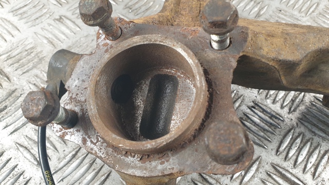 Цапфа права 4230405110 TOYOTA